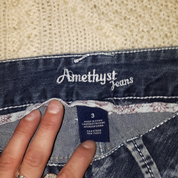 AMETHYST- Womans Jean's - Picture 4 of 5